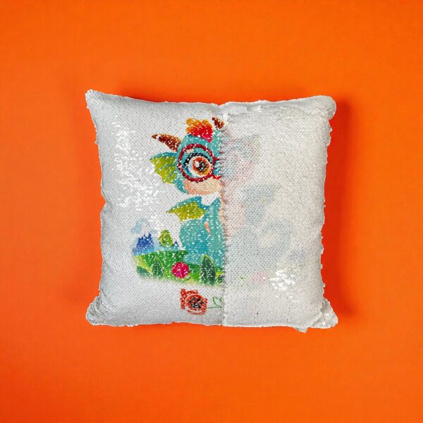 Almofada com verso mágico da imagem estampada do Dragão Bruno, personagem do livro.