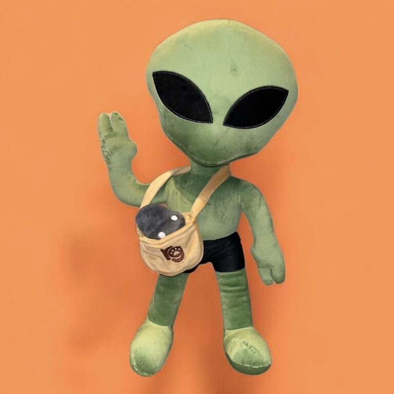 ET de pelúcia em pé